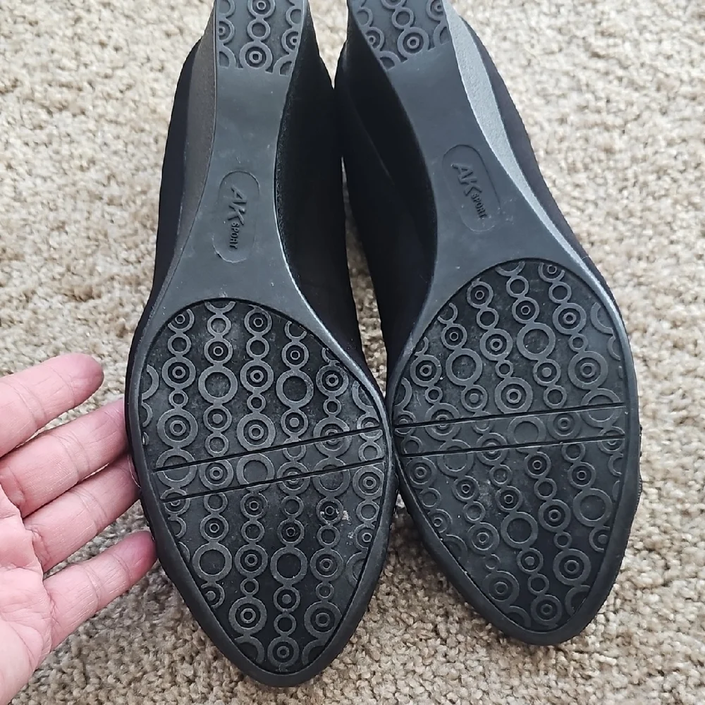 Anne Klein Women's‎ Black Wedge Heels with Glossy Toe Size 11